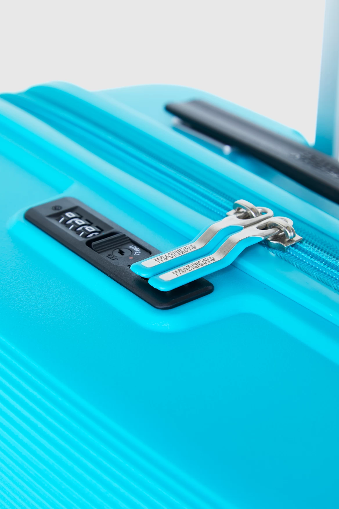 American Tourister Linex 66cm Suitcase 7 American Tourister Linex 66cm Suitcase - Image 7