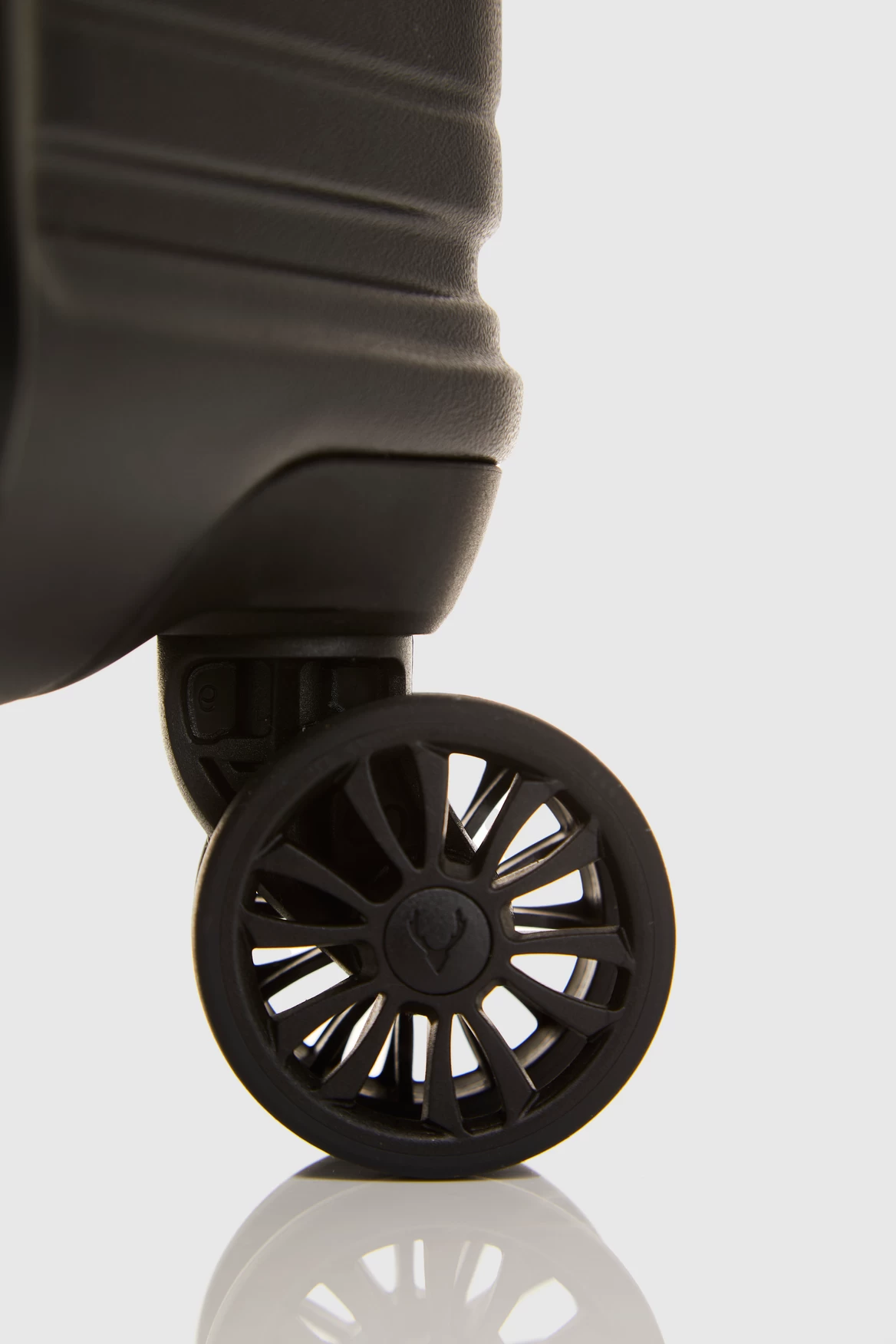 Antler Holcombe 68cm Suitcase 6 Antler Holcombe 68cm Suitcase - Image 6